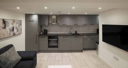 Stylish 1 Bedroom Apartment, Bicester Town Centre