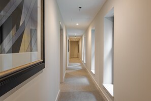 Building design - King's Cross Express Inn (London)