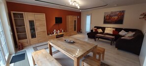 Smart TV - MW vacation apartment in Höxter / Weserbergland directly on the Weser. (Höxter)