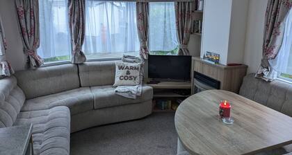Homely 2 bed Caravan in Portland Dorset