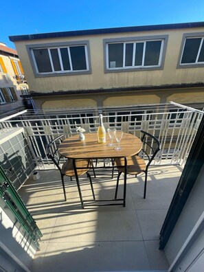 Quadruple Room | Premium bedding, down duvets, desk, free WiFi - Laura Rooms (La Spezia)