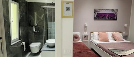 Camera tripla | Biancheria da letto di alta qualità, copriletto in piuma, una scrivania