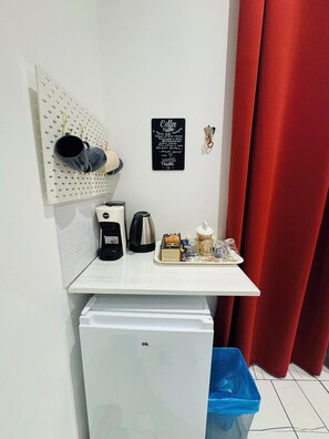 Vierbettzimmer | Hochwertige Bettwaren, Daunenbettdecken, Schreibtisch, kostenloses WLAN
