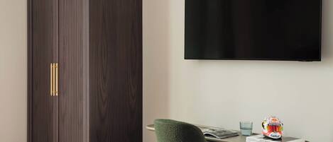 2 Bedroom Dual-Aspect Residence | 1 bedroom, premium bedding, individually decorated