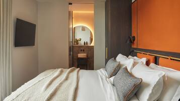 Premium bedding, individually decorated, individually furnished, desk