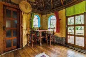 Panoramic Cottage, Lake View | Living area - Viewtopia - The Secret Land  (Poieni)