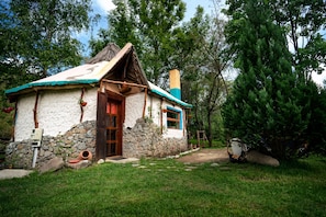 Front of property - Viewtopia - The Secret Land  (Poieni)