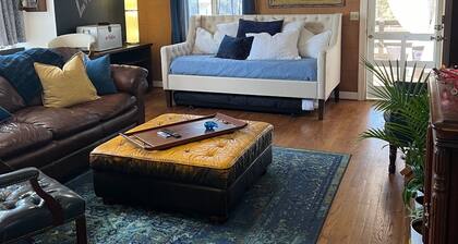 Wine Country Cottage in charming Charlottesville / Ivy VA - WiFi AC Pets Welcome