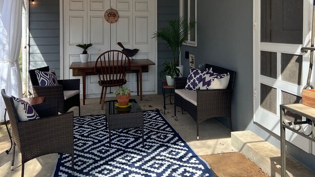 Terrace/patio - Wine Country Cottage in charming Charlottesville / Ivy VA - WiFi AC Pets Welcome (Charlottesville)