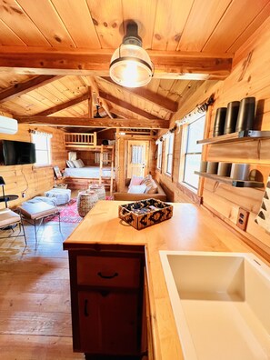 1 camera, Wi-Fi gratuito, lenzuola