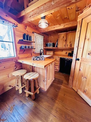 Frigorifero, microonde, macchina per tè/caffè, tostapane