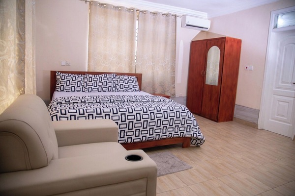 WiFi (free), bed sheets