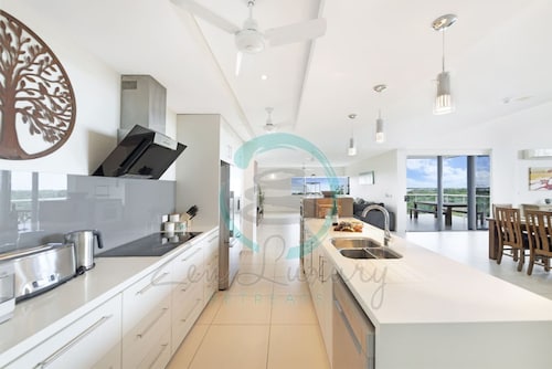 Zen Ocean View Ph Spacious Living Pool Parking