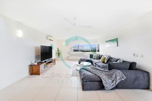 House | 3 bedrooms - Zen Ocean View Ph Spacious Living Pool Parking (Darwin)