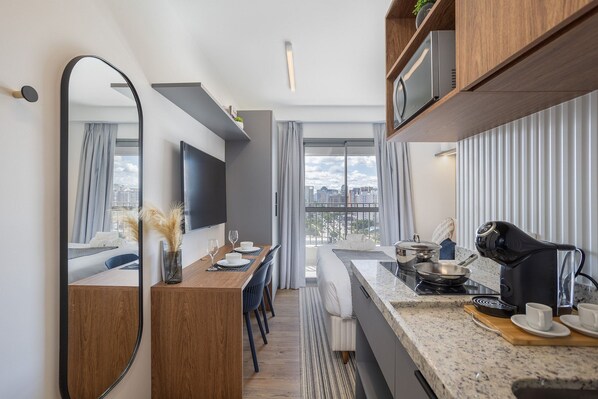 Microwave, blender, cookware/dishes/utensils - My Moema (São Paulo)