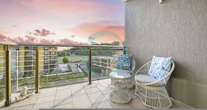 Peninsula Bliss Sea View Private Balcony Dining