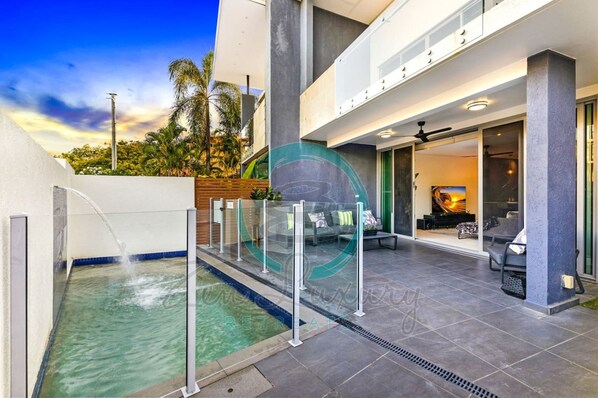 Apartment | 4 bedrooms - Luxurious Cozy Retreat Pool Office Parking (Fannie Bay)