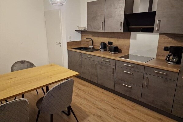 Fridge, oven, stovetop, coffee/tea maker - Ferienwohnungen Lenz (Cochem)