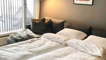 2 bedrooms, desk, iron/ironing board, WiFi (free)