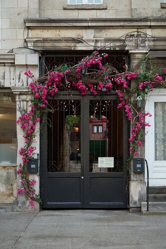 Exclusive 6 bed, 6 bath residence in Old Montreal