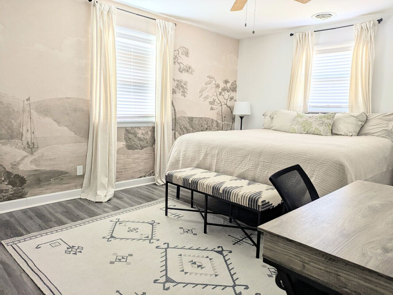 2 camere, una scrivania, ferro/asse da stiro, culla da viaggio