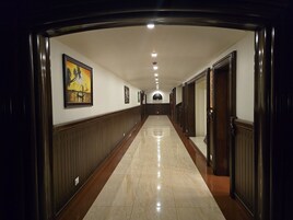 Habitación Deluxe doble | Zona de estar | Una televisión de pantalla plana