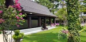 Habitació doble Deluxe | Caixa forta a l'habitació, mobiliari individual i escriptori 