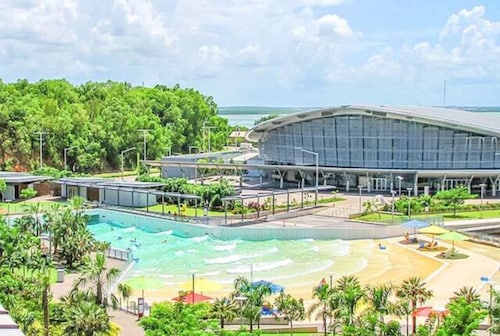 Zen Arkaba 3BR Luxury Waterfront Apt Pool BBQ