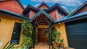 House | 6 bedrooms