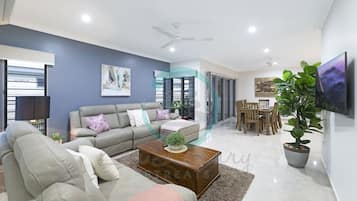House | 5 bedrooms, desk, soundproofing