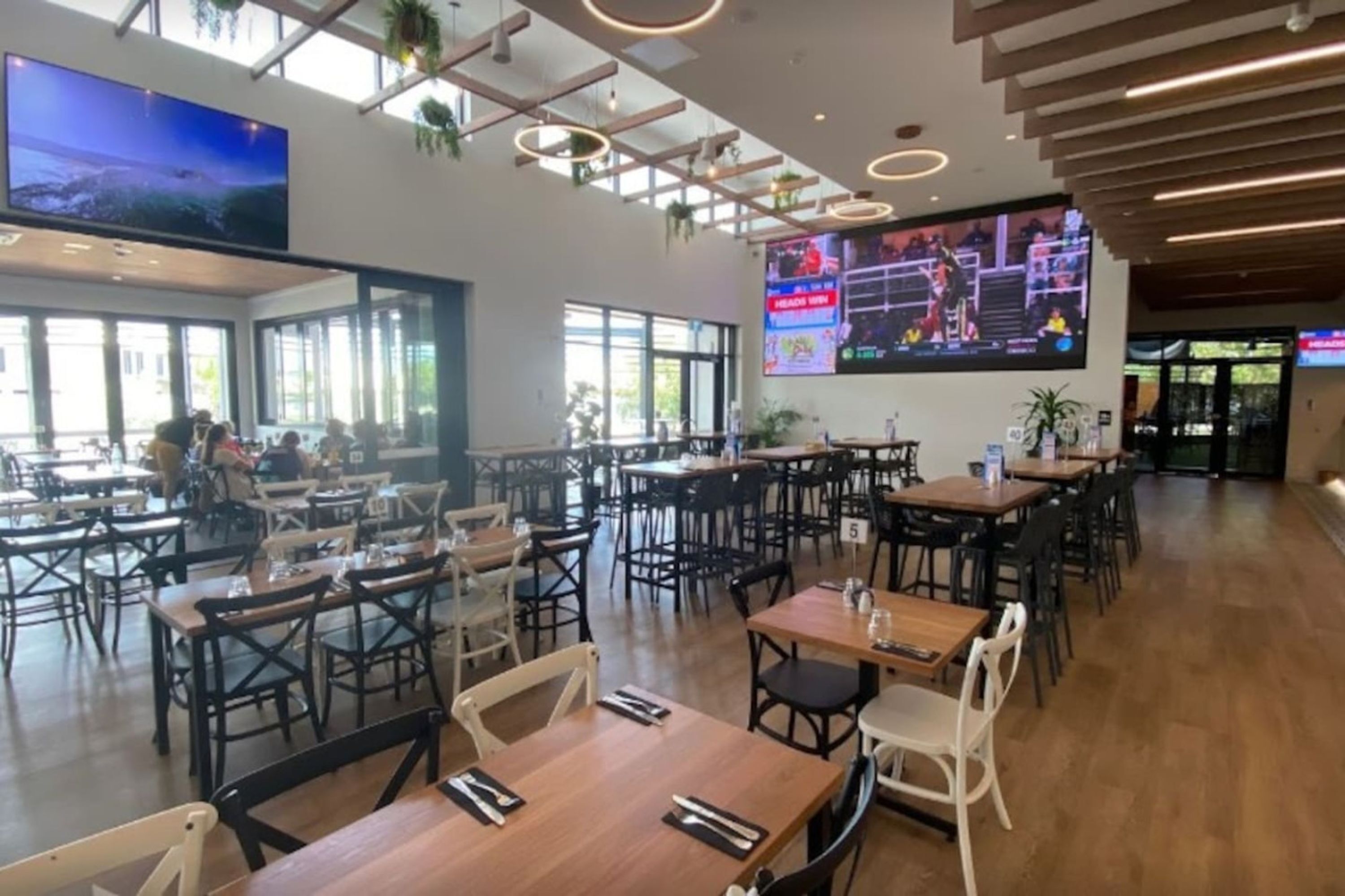 Casa | 5 quartos, escrivaninha, quartos à prova de som