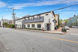 Exterior - Luxury Loft in Prime Historic District Location by Lucky Savannah (Savannah)