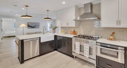 Luxury Loft in Prime Historic District Location by Lucky Savannah