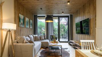 Deluxe-Apartment | Wohnbereich | Flachbildfernseher