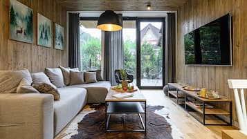 Deluxe-Apartment | Wohnbereich | Flachbildfernseher