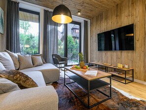 Appartement Deluxe | Aire de séjour | Téléviseur à écran plat