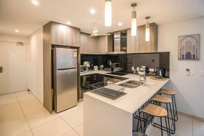 Apartment - ZEN Central CBD - Affordable 3-bdrm Apt in the Heart of Darwin City (Darwin)
