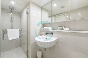 House, Smoking | 3 bedrooms, desk - Sunny Shores Sea Front City Views Gym Pool (Darwin)