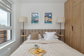 Apartamento, 1 quarto, sacada | 1 quarto, escrivaninha, roupa de cama