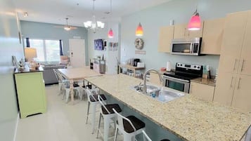 Apartment, 2 Bedrooms | Private kitchen | Fridge, oven, coffee/tea maker, toaster