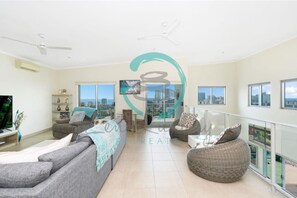Apartment | 4 bedrooms - Pinnacle Penthouse Escape Panoramic Views Pool (Darwin)