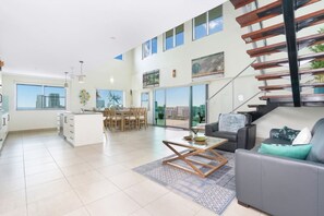 Apartment | 4 bedrooms - Pinnacle Penthouse Escape Panoramic Views Pool (Darwin)
