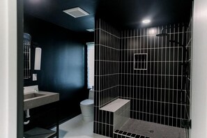 Bruser, hårtørrer, håndklæder