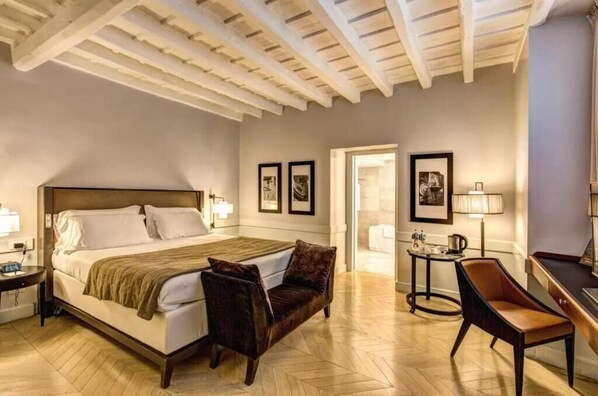 Minibar, coffres-forts dans les chambres, fer et planche à repasser