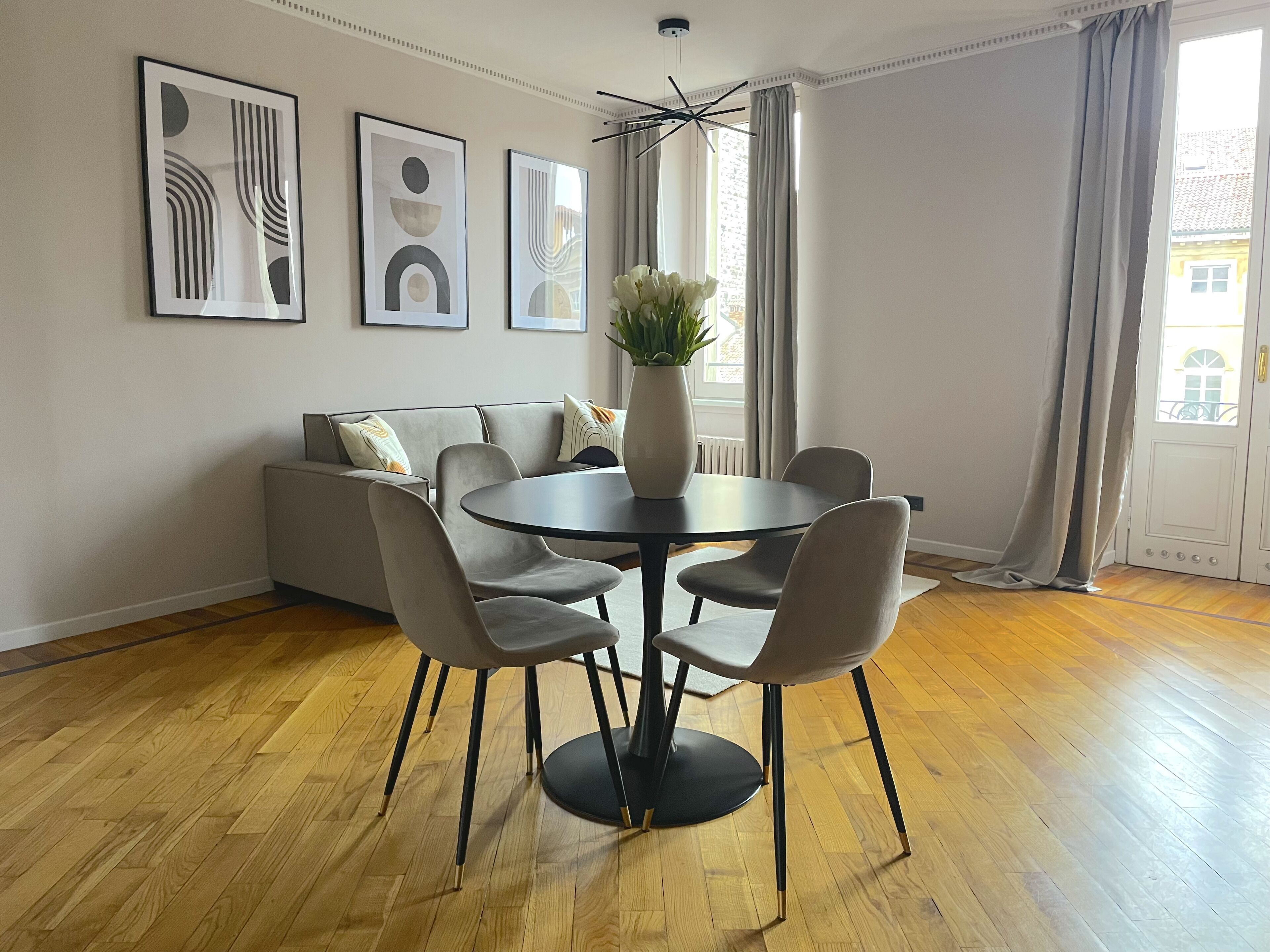 Appartement Panoramique | Coin séjour | Télévision à écran plat, cheminée