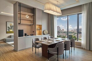 ห้องเพรสซิเดนเชียลซิงเกิล, 1 ห้องนอน, วิวเมือง | ตู้นิรภัยในห้องพัก, โต๊ะทำงาน, ผ้าม่านกันแสง, เตารีด/โต๊ะรีดผ้า