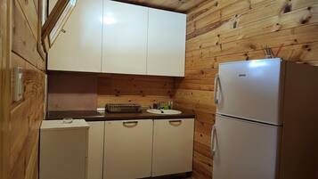 Lemari es, oven, kompor, dan ketel listrik
