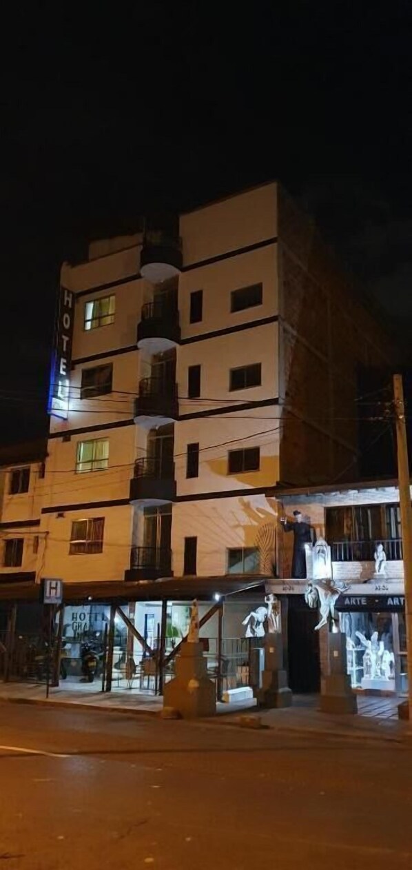 A multi-story hotel with balconies and a ground-level art gallery. - HOTEL GRAN IMPERIO (Medellín)