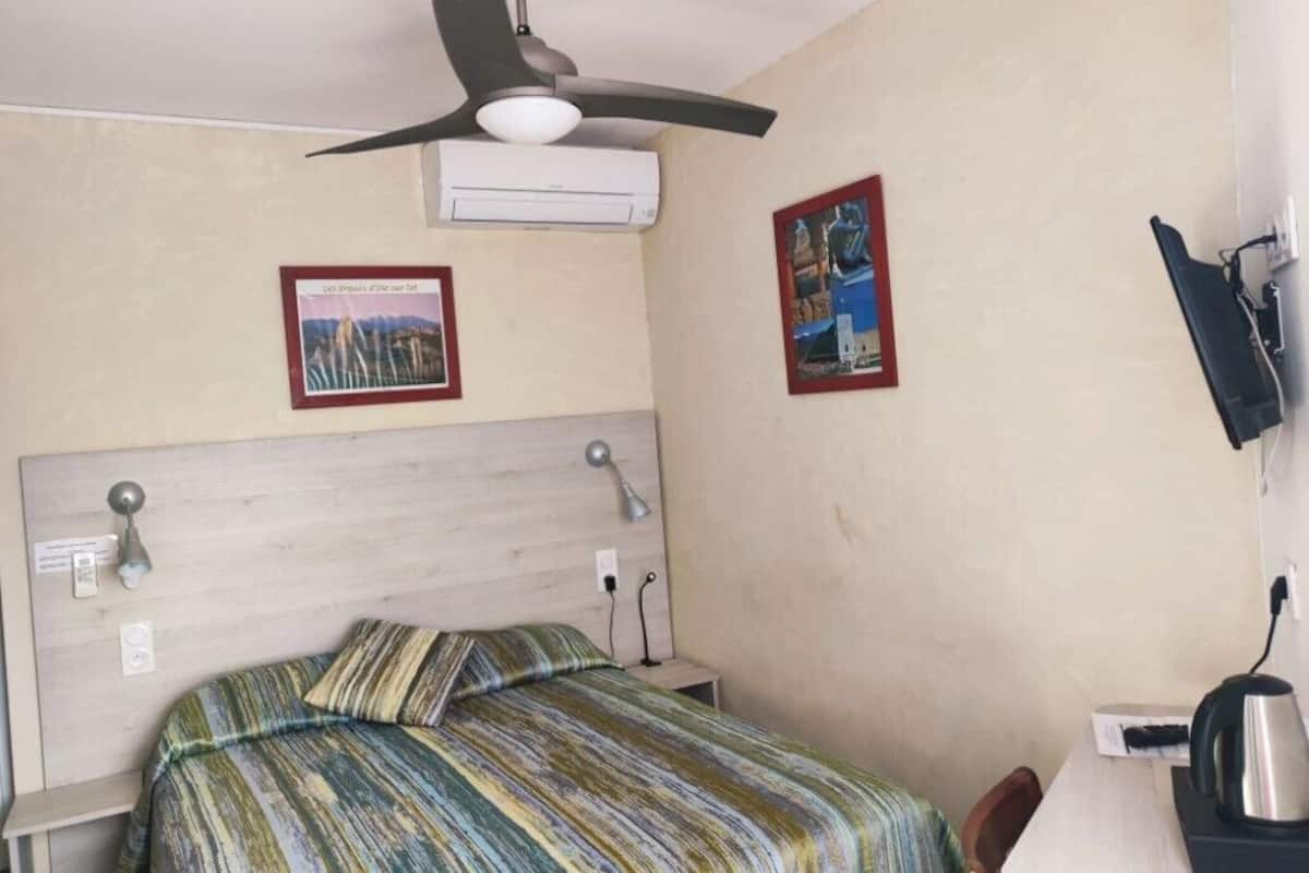 Quarto standard, 1 quarto | Escrivaninha, quartos à prova de som, Wi-Fi de cortesia, roupa de cama