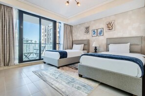 3 bedrooms, iron/ironing board, WiFi, bed sheets - 3 Bedroom Lake View Apartment (Jumeirah Lake Towers)